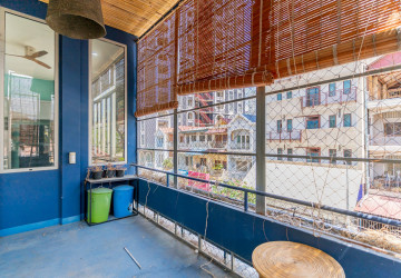 Renovated 3 Bedroom Apartment For Rent - Beoung Raing, Phnom Penh thumbnail