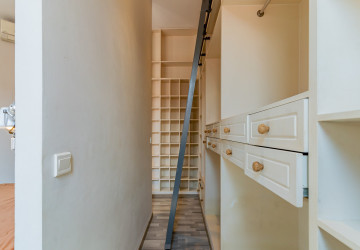 Renovated 3 Bedroom Apartment For Rent - Beoung Raing, Phnom Penh thumbnail