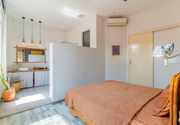Renovated 3 Bedroom Apartment For Rent - Beoung Raing, Phnom Penh thumbnail