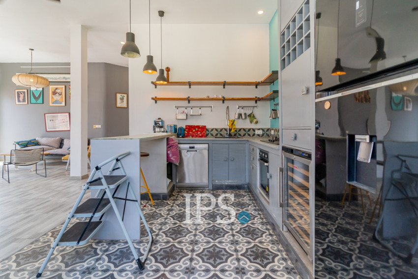 Renovated 3 Bedroom Apartment For Rent - Beoung Raing, Phnom Penh