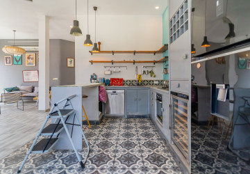 Renovated 3 Bedroom Apartment For Rent - Beoung Raing, Phnom Penh thumbnail
