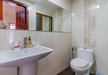 3 Bedroom Villa For Rent - Bassac Garden City, Tonle Bassac, Phnom Penh thumbnail