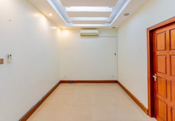 3 Bedroom Villa For Rent - Bassac Garden City, Tonle Bassac, Phnom Penh thumbnail