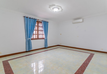 5 Bedroom Commercial Villa For Rent - BKK1, Phnom Penh thumbnail