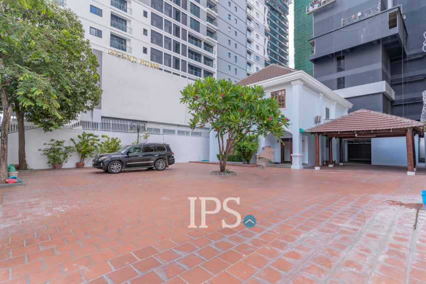 5 Bedroom Commercial Villa For Rent - BKK1, Phnom Penh