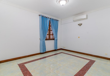 5 Bedroom Commercial Villa For Rent - BKK1, Phnom Penh thumbnail