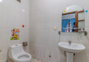 5 Bedroom Commercial Villa For Rent - BKK1, Phnom Penh thumbnail