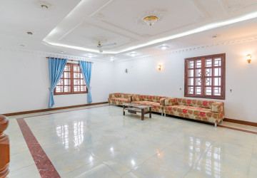 5 Bedroom Commercial Villa For Rent - BKK1, Phnom Penh thumbnail