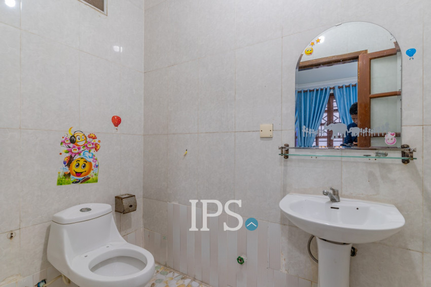 5 Bedroom Commercial Villa For Rent - BKK1, Phnom Penh