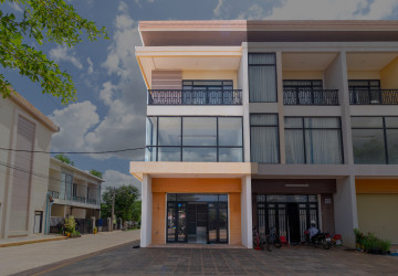 4 Bedroom  Shophouse For Sale - Kandaek , Siem Reap thumbnail