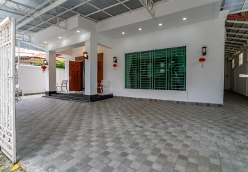 5 Bedroom Villa For Rent - Tonle Bassac, Phnom Penh thumbnail