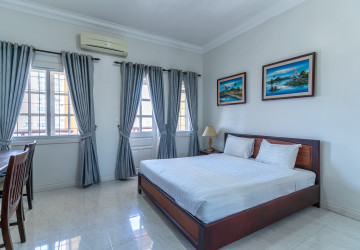 3 Bedroom Service Apartment For Rent - Boeung Kak 2, Phnom Penh thumbnail