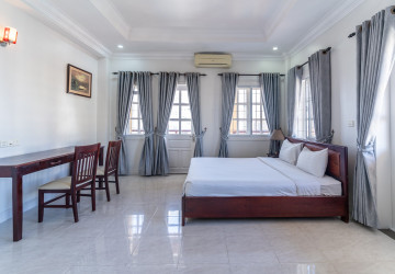 3 Bedroom Service Apartment For Rent - Boeung Kak 2, Phnom Penh thumbnail