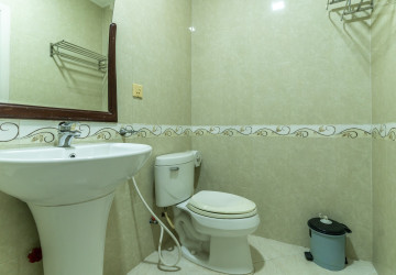 3 Bedroom Service Apartment For Rent - Boeung Kak 2, Phnom Penh thumbnail