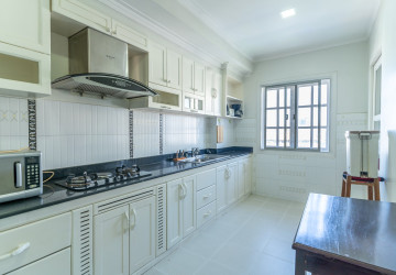3 Bedroom Service Apartment For Rent - Boeung Kak 2, Phnom Penh thumbnail