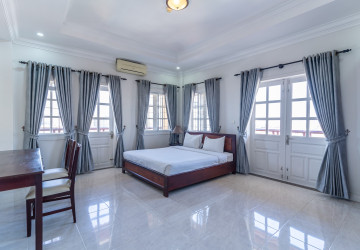 3 Bedroom Service Apartment For Rent - Boeung Kak 2, Phnom Penh thumbnail
