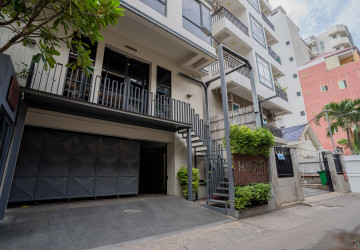 Duplex 3 Bedroom Serviced Apartment For Rent - Tonle Bassac, Phnom Penh thumbnail