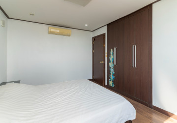 3 Bedroom Condo For Rent - Beoung Kak 1, Phnom Penh thumbnail