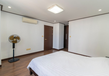 3 Bedroom Condo For Rent - Beoung Kak 1, Phnom Penh thumbnail