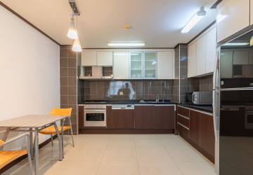 3 Bedroom Condo For Rent - Beoung Kak 1, Phnom Penh thumbnail