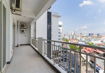 3 Bedroom Condo For Rent - Beoung Kak 1, Phnom Penh thumbnail