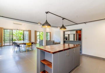 4 Bedroom Apartment For Rent - Boeung Kak 1, Phnom Penh thumbnail