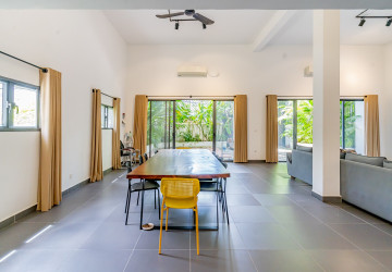 4 Bedroom Apartment For Rent - Boeung Kak 1, Phnom Penh thumbnail