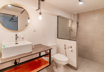 4 Bedroom Apartment For Rent - Boeung Kak 1, Phnom Penh thumbnail