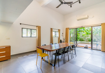 4 Bedroom Apartment For Rent - Boeung Kak 1, Phnom Penh thumbnail