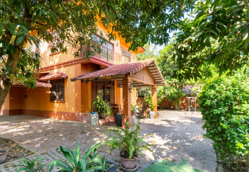 4 Bedroom Villa For Rent - Sala Kamreuk, Siem Reap thumbnail