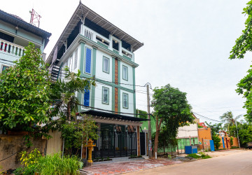 7 Bedroom Guesthouse  For Rent - Sala Kamreuk, Siem Reap thumbnail