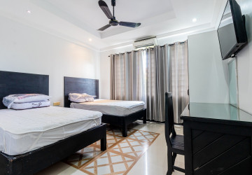 7 Bedroom Guesthouse  For Rent - Sala Kamreuk, Siem Reap thumbnail