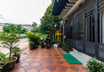 7 Bedroom Guesthouse  For Rent - Sala Kamreuk, Siem Reap thumbnail