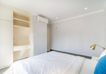 1 Bedroom Serviced Apartment For Rent - BKK1, Phnom Penh thumbnail