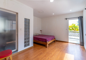 Renovated 2 Bedroom Apartment For Rent - Beoung Raing, Phnom Penh thumbnail