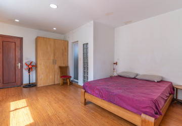 Renovated 2 Bedroom Apartment For Rent - Beoung Raing, Phnom Penh thumbnail