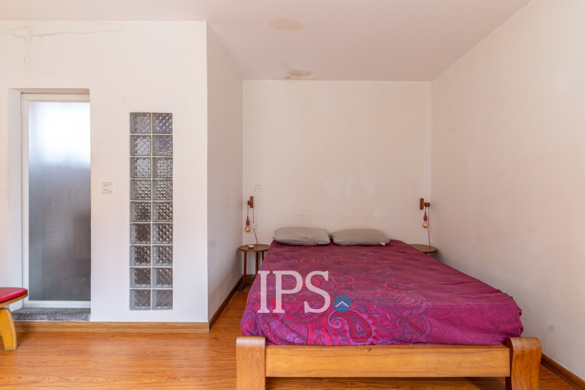 Renovated 2 Bedroom Apartment For Rent - Beoung Raing, Phnom Penh