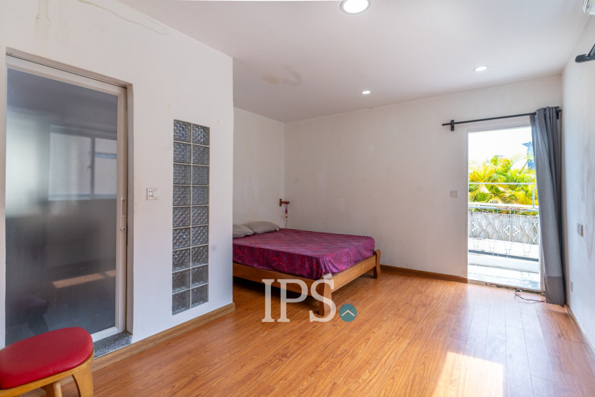Renovated 2 Bedroom Apartment For Rent - Beoung Raing, Phnom Penh