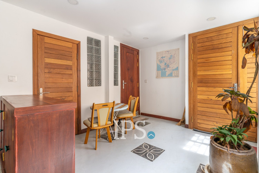 Renovated 2 Bedroom Apartment For Rent - Beoung Raing, Phnom Penh