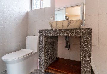 Renovated 2 Bedroom Apartment For Rent - Beoung Raing, Phnom Penh thumbnail