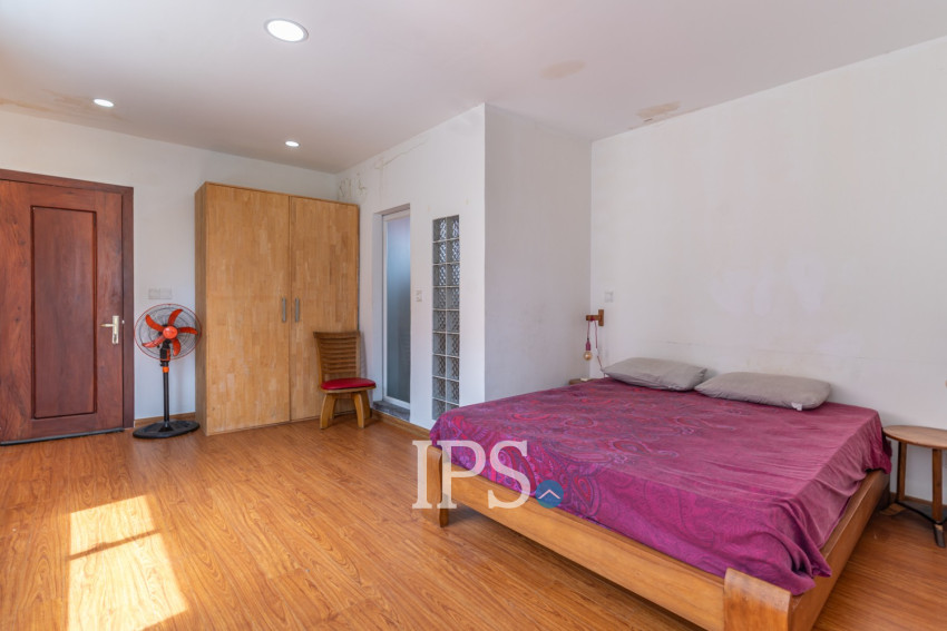 Renovated 2 Bedroom Apartment For Rent - Beoung Raing, Phnom Penh