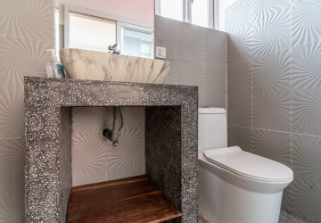 Renovated 2 Bedroom Apartment For Rent - Beoung Raing, Phnom Penh thumbnail