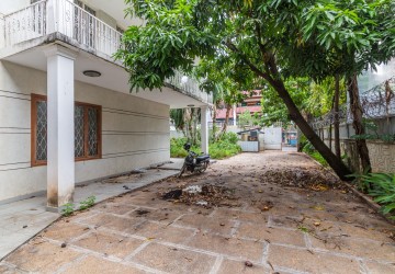 4 Bedrooms Commercial Villa For Rent - BKK1, Phnom Penh thumbnail
