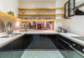 2 Bedroom Townhouse For Rent - Chakto Mukh, Phnom Penh thumbnail