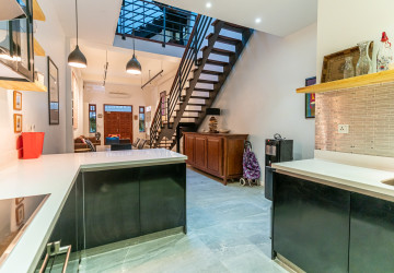 2 Bedroom Townhouse For Rent - Chakto Mukh, Phnom Penh thumbnail