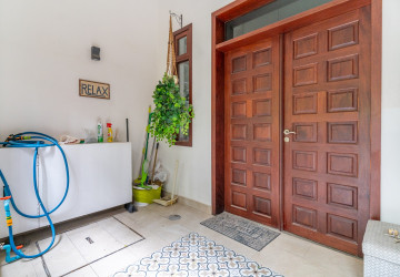 2 Bedroom Townhouse For Rent - Chakto Mukh, Phnom Penh thumbnail