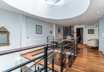 2 Bedroom Townhouse For Rent - Chakto Mukh, Phnom Penh thumbnail