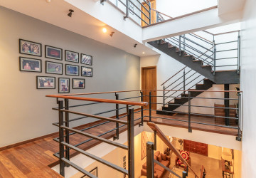 2 Bedroom Townhouse For Rent - Chakto Mukh, Phnom Penh thumbnail