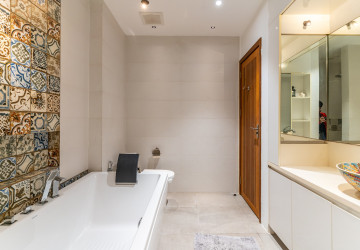 2 Bedroom Townhouse For Rent - Chakto Mukh, Phnom Penh thumbnail