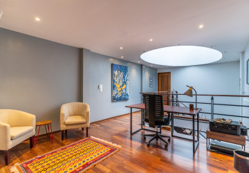 2 Bedroom Townhouse For Rent - Chakto Mukh, Phnom Penh thumbnail